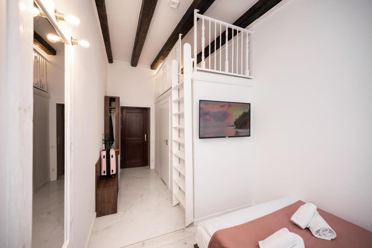 Hive Family House Hotel Красков Екстериор снимка
