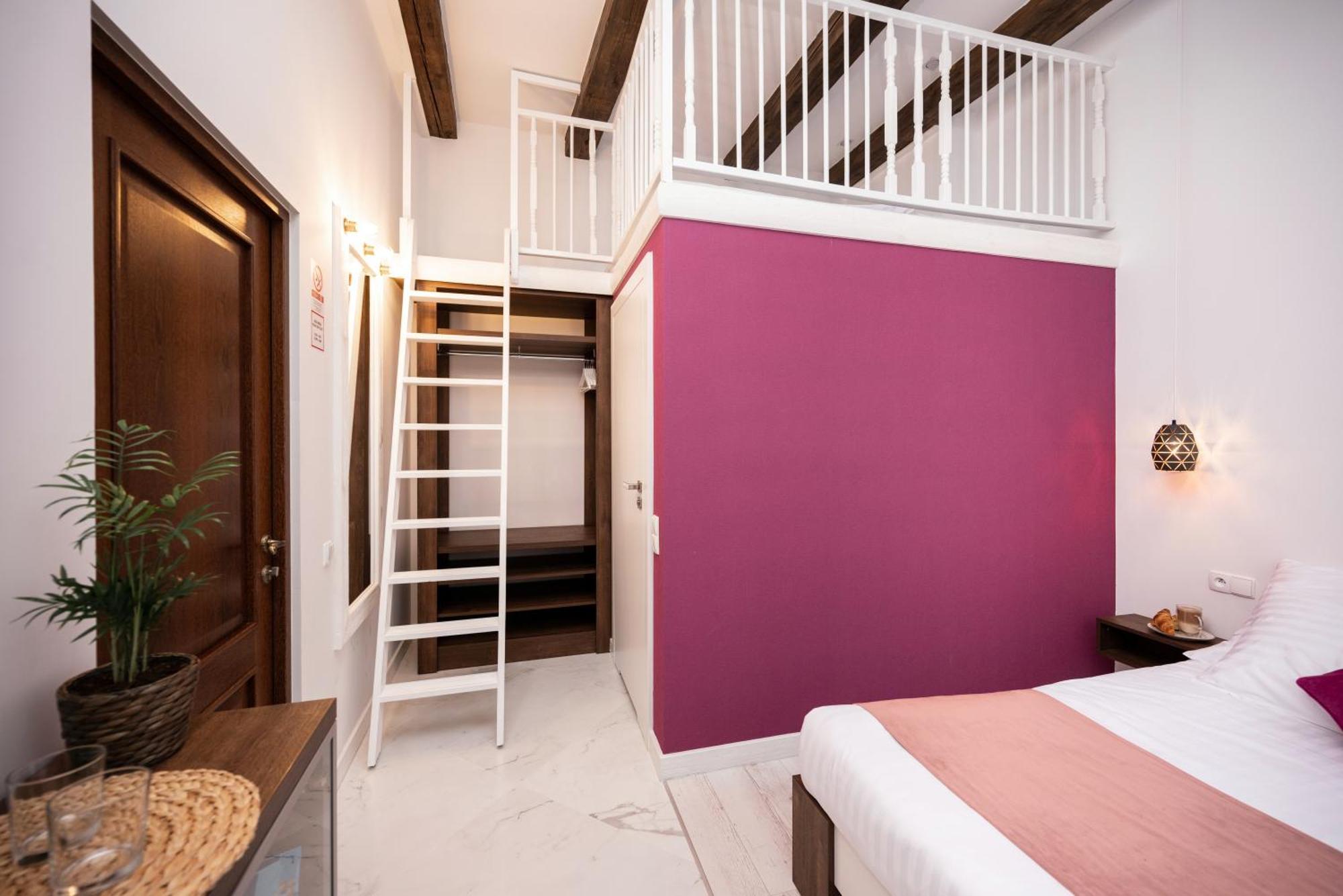 Hive Family House Hotel Красков Екстериор снимка